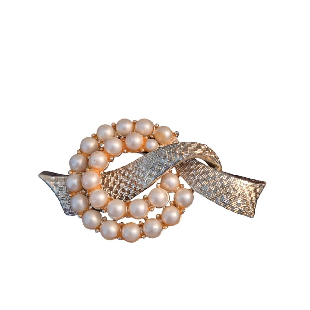 Vintage Signed Coro Faux Pearl Textured Gold Tone Ribbon Brooch